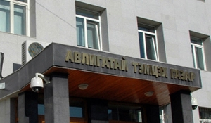 Хуурамч дипломтой даргыг үүрэгт ажлаас нь чөлөөлжээ