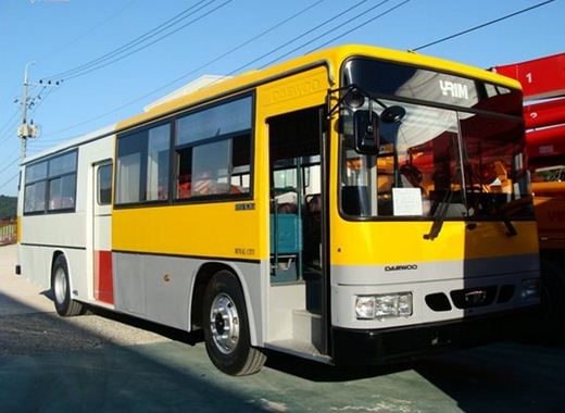 Автобусны жолооч зорчигчдыг унагаж гэмтээжээ