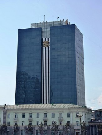 Хангарьд ордонг зараад Ханын материал руу нүүх юу болов