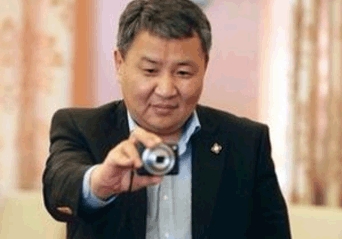 Онгоц жолоодох зураг авахтай адилгүй шүү, М.Зоригт сайд аа