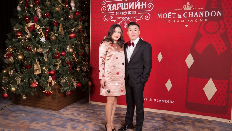Дуучин Д.Болд түүний гэргий нарын шинэ жилийн гоёл