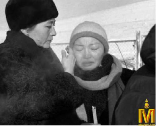 С.Зориг агсаны гэргий Д.Булганы бие мууджээ