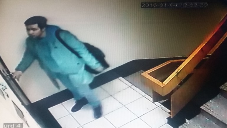 Улаанбаатар их дэлгүүрийн ажлын үнэмлэхтэй залуу залилан үйлдэж явна