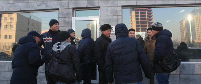 “Алтайн хүдэр” компани олон тэрбумын өрөнд орж, 800 хүнийг хууль бусаар ажлаас халжээ