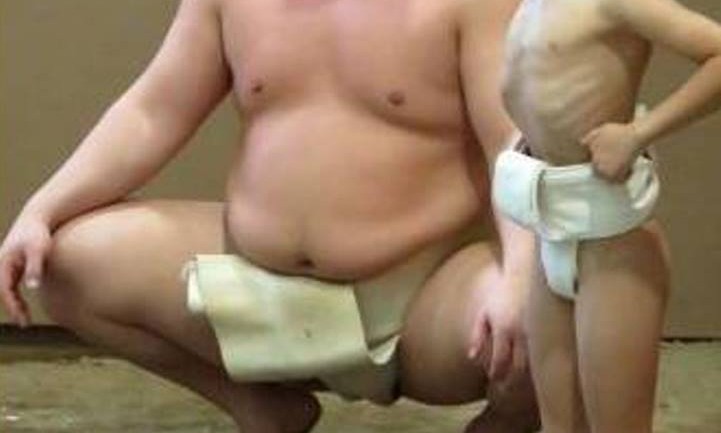 Хакухо М.Даваажаргал ганц хүүгээ сумо бөхөөр бэлтгэж эхлэв