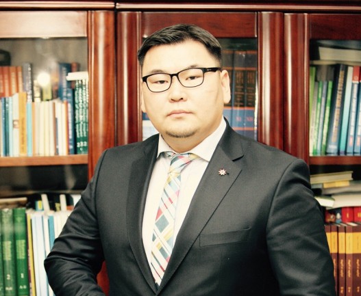 “Улс төр чамайг оролдоно”