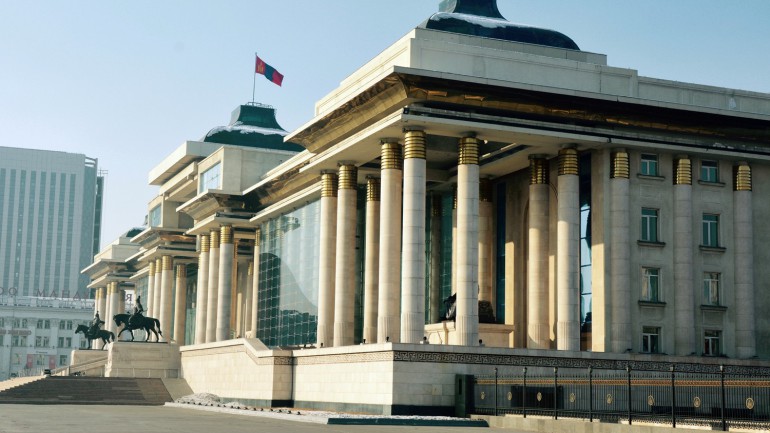 Намуудын “босго” 100 сая