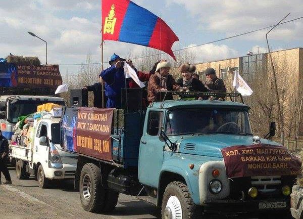 Халуун сэтгэлт иргэдийн бэлгийн цуваа малчны хотруу хөдөллөө