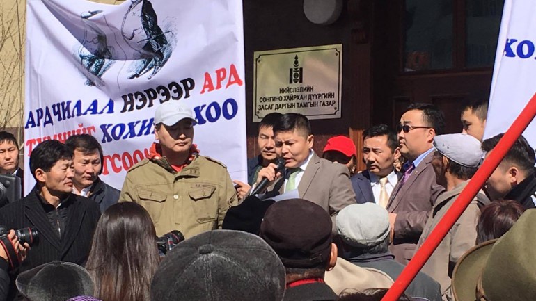 Сонгинохайрханчууд засаг даргаа эсэргүүцлээ
