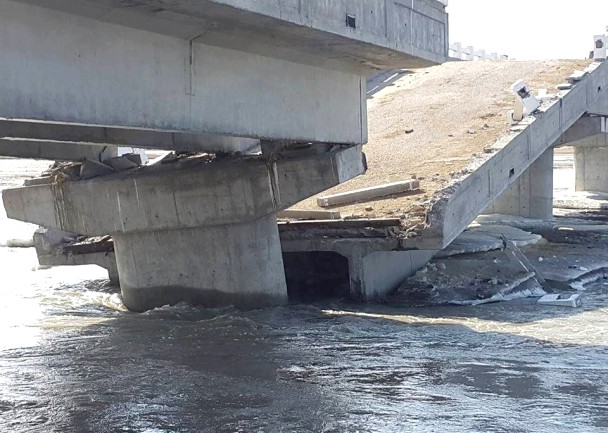 Увсын Тэс сумын Нарийн голын гүүр нуржээ