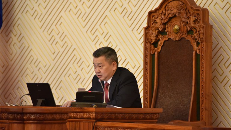 Чөтгөрийн тойргийг тасалж, эдийн засгийн бодлогодоо эргэлт хийж эхэлжээ