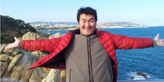 Ц.Ганзориг: Хошин урлаг ухаарал, инээдийг зэрэг өгдөг учраас танхим дүүрэн үзэгчидтэй байгаа