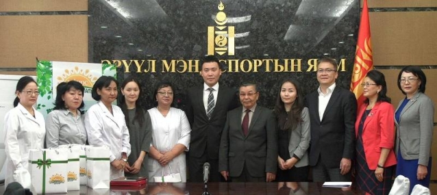 Витаминжуулалтын аяны хүрээнд ХӨСҮТ-д 15 сая төгрөгний үнэ бүхий буцалтгүй тусламж хандивллаа.