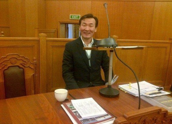 “Пиншүү” Ганбааг МОНГОЛЧУУД идэх талхаа хугаслан байж сонгосоор байна