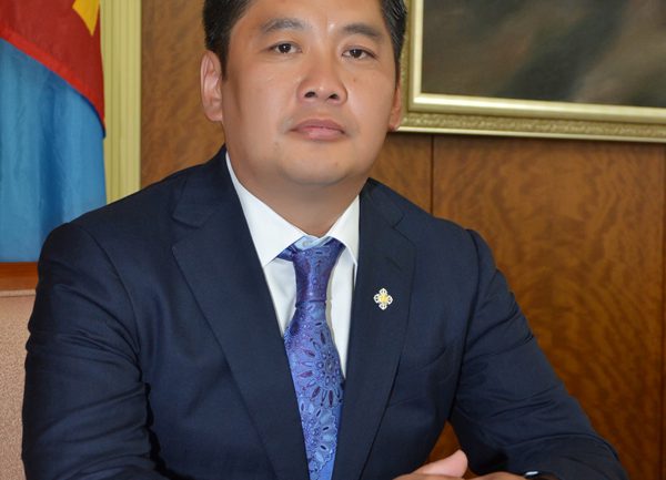Чуулганд үзэгддэггүй Б.Наранхүү…