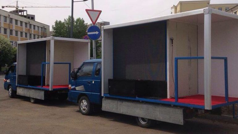 Сонгуулийн хууль зөрчин Солонгосоос хууль бусаар олноор оруулж ирж байгаа сурталчилгааны машиныг яах гэж байна аа Ч.Содномцэрэн дарга аа!!