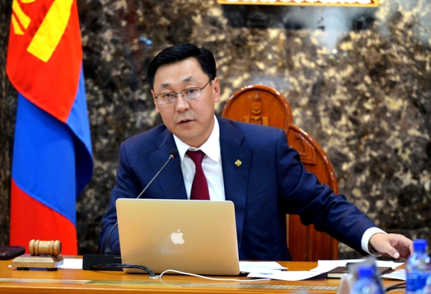 Төсвөө тодотгож, бодлогын баримт бичгээ батлуулсан ЗГ-ын хамгийн эхний ажил бол эдийн засгаа “аврах” юм