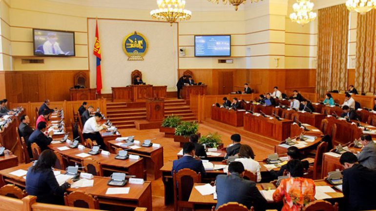 Төсвийн тодотгол батлагдаж, ээлжит бус чуулган өндөрлөлөө