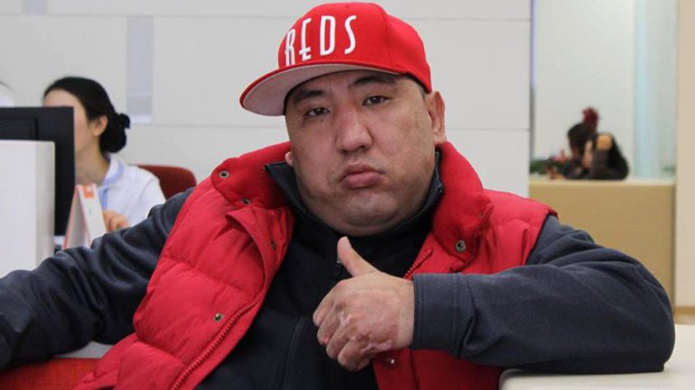 Дуучин Баавар дээрэмдсэн хүүхдүүдээсээ уучлалт хүсэв