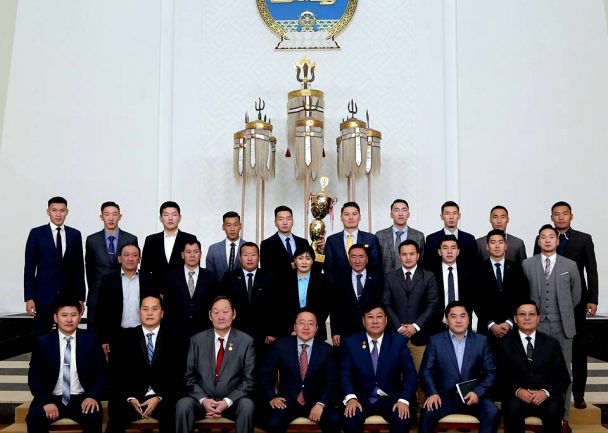 Монгол Улсын Ерөнхийлөгч Ц.Элбэгдорж сагсан бөмбөгийн Азийн оюутны аварга шигшээ багийн тамирчдыг хүлээн авч уулзав