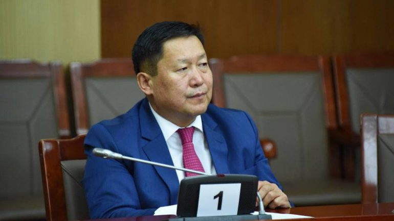 Чуулганы танхимаас зээлийн хүүг бууруулна гэж хэлсэн Н.Баяртсайхан  та хэлсэндээ хүрэх үү?