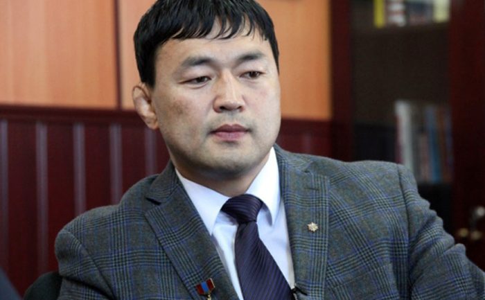 А.Сүхбат: Г.Мандахнаранд 60 сая гарах азарга адуу бэлэглэсэн /бичлэг/