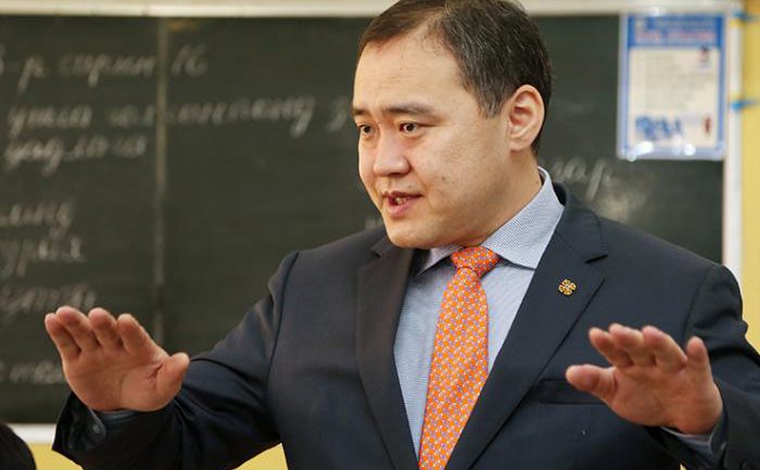 Намын даргад хүч үзэх Л.Гантөмөр нарын “Нэг ардчилал” тарлаа