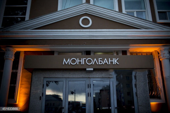 Монголбанк валютын ханшийг “ҮЛ ҮЗЭГДЭХ ГАР”-т үлдээв