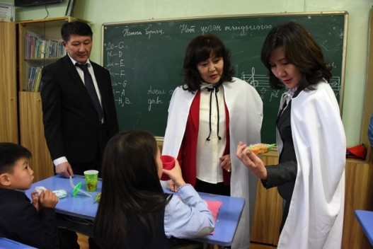 УИХ-ын гишүүд “Үдийн цай” хөтөлбөрийн чанар, хүртээмжтэй танилцав
