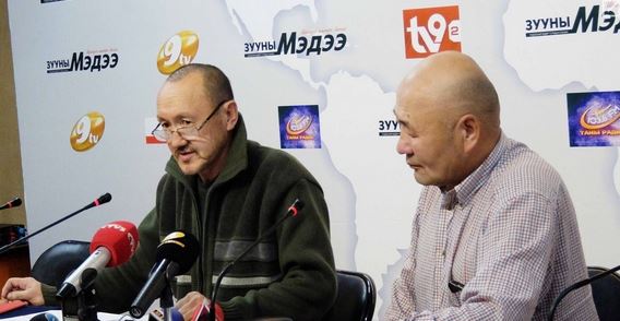 АСЕМ-д ажилласан жолооч нар  Жуух бичиг бус ажлын хөлсөө авмаар байгаагаа Ерөнхийлөгчид хэлнэ гэв
