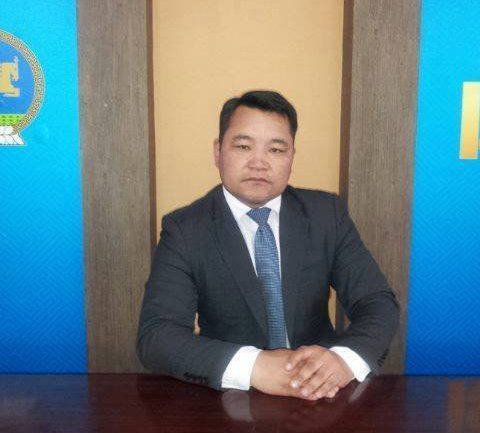 МСҮТ-ийн захирлаар ажиллаж байхдаа хууль зөрчсөн Н.Төгсбаатарыг дахиад захирал болгох нь шударга уу, Д.Батлут даргаа?