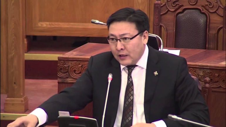 Ж.Батзандан: Шинэ жилээр далимдуулж Тавантолгойгоо тавиад туух нь дээ / VIDEO /