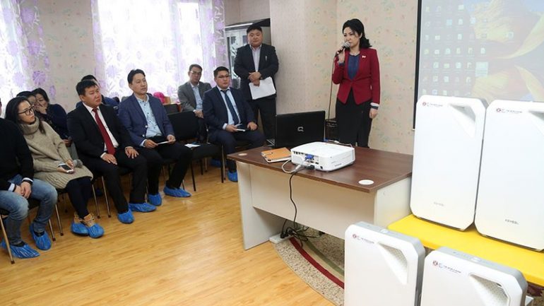 Цэцэрлэгүүдэд агаар цэвэршүүлэгч төхөөрөмж, сурагчдад амны хаалт өглөө