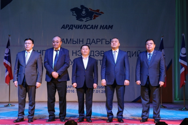 АН-ын даргын сонгуульд зориулагдсан санал асуулгуудын цаана