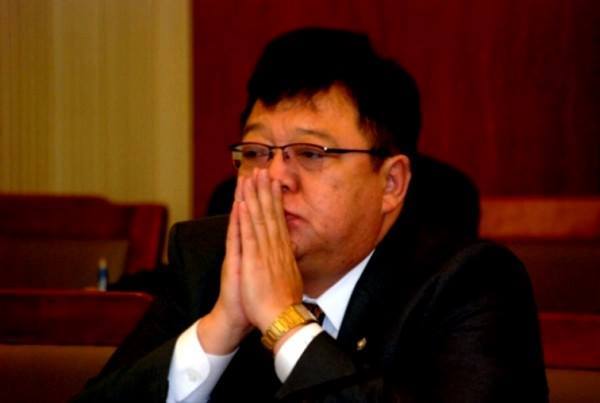 С.Эрдэнэ АН-ын дарга байтугай гишүүн байх эрхгүй билээ