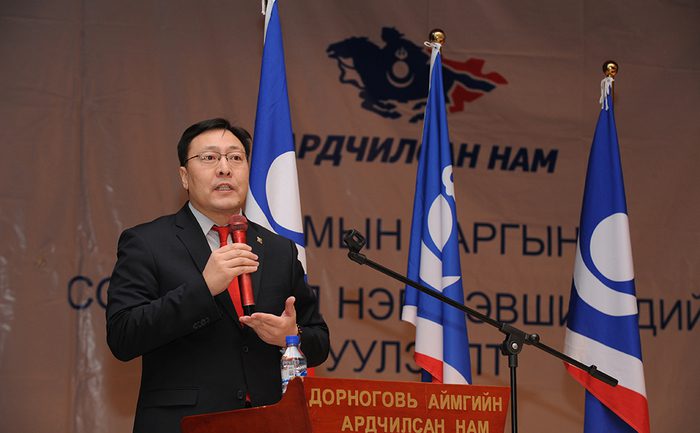 Эрх дураараа, амбицтай Ж.Батзандан АН-ыг удирдаж чадах уу