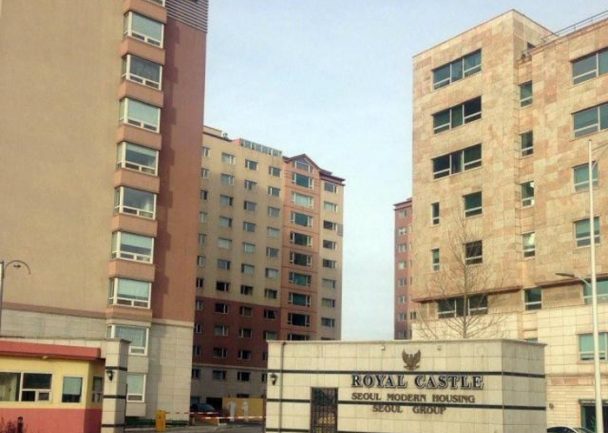 12 давхараас унан амиа алдсан залуутай хамт дараах хүмүүс байжээ