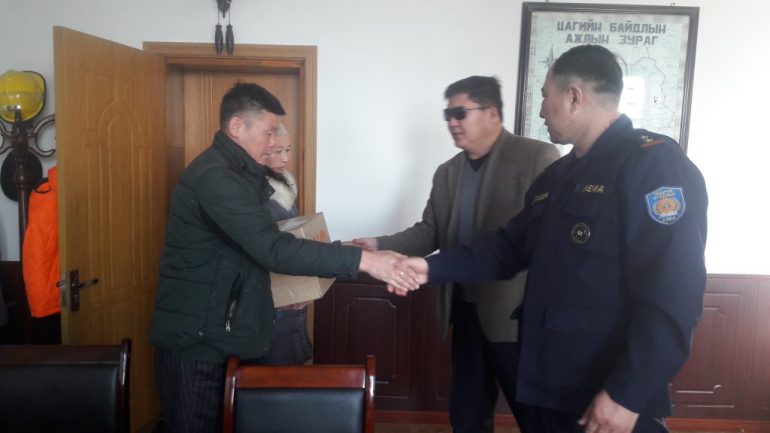 Ах, дүү хоёрыг галаас гарган амийг нь аварчээ