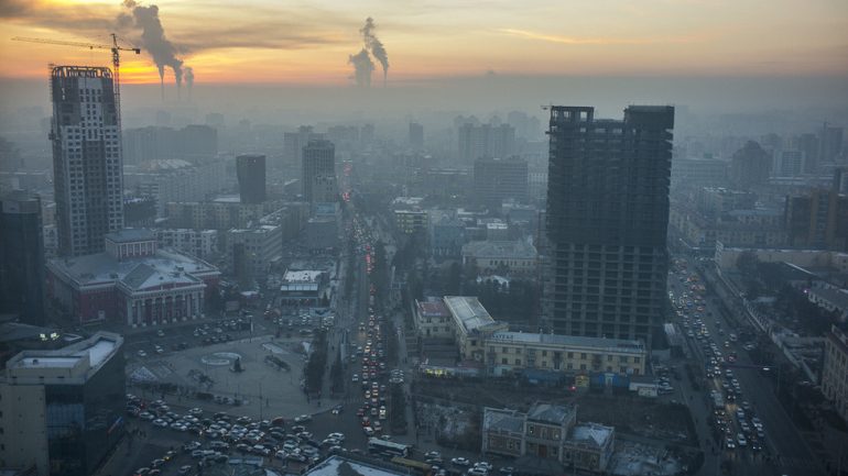 Улаанбаатарт салхи секундэд  5-10 метр байна