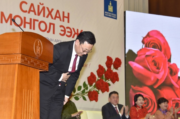 Ж.Эрдэнэбат: Эх, хүүхдүүд рүү чиглэсэн халамжийн бодлогоо бууруулахгүй
