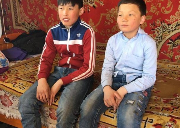 Хээр төөрч ухаан алдсан найзынхаа амийг аварчээ