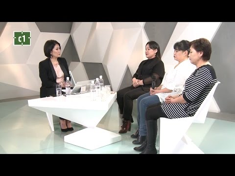 Цензургүй Яриа: Мартын 8-ны өдөр талбай дээр жагссан эмэгтэйчүүд оролцов