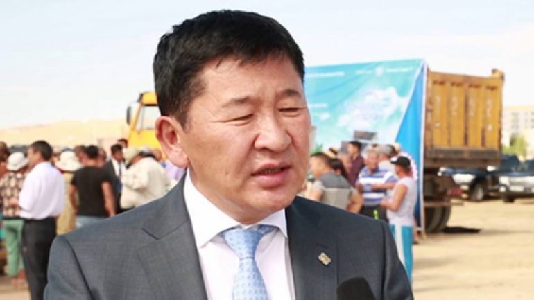 “Б.Дэлгэрсайхан гээд нэг нөхөр улсын төсөвт юу өгч байна вэ?”