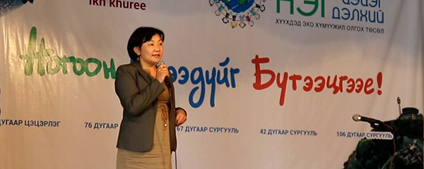 Байгаль орчин, аялал жуулчлалын яамнаас Сонгинохайрхан дүүргийн сургуулиудад мод бэлэглэлээ