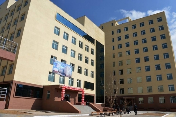 Эмчлүүлж байсан өвчтөн зургаан давхраас үсэрч амиа хорложээ