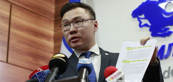 Дэд сайдуудаа цөөлөөгүй, улсын өмчит үйлдвэрийн газрынхан нь хэдэн сая төгрөгөөр тансаглаж байна гэв