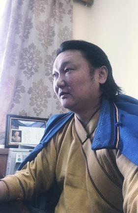 УИХ-ын гишүүн С.Жавхлан Төрийн ордонд тэрлэсэн шүлгээ дуу болгожээ