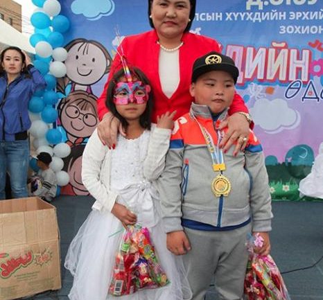 Д.ОЮУНХОРОЛ САЙД 3000 ОРЧИМ ХҮҮХЭДТЭЙ ХАМТ БАЯРЛАЛАА