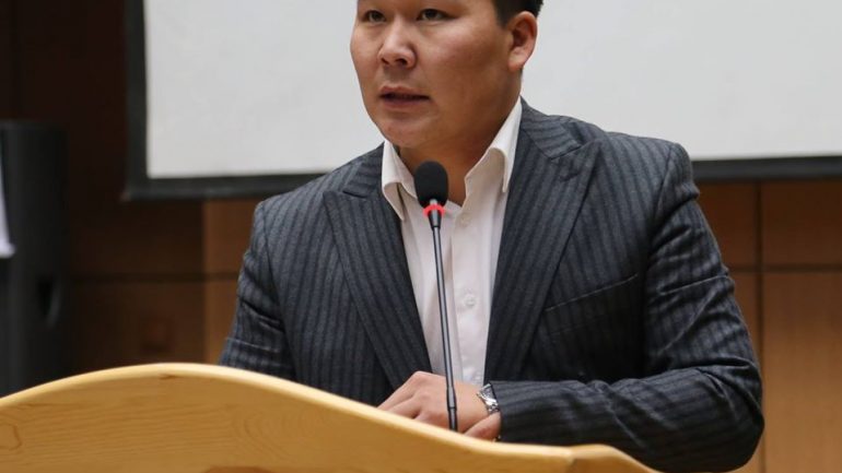 Яагаад заавал Д.Гантулга гэж?