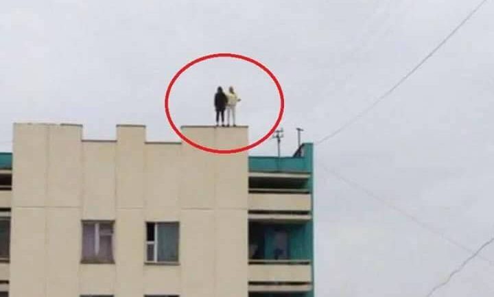 Есөн давхраас үсэрсэн охидын нэг нь нас баржээ